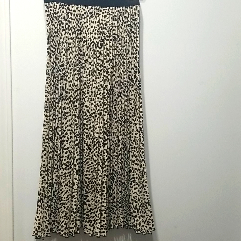 Pleated midi skirt